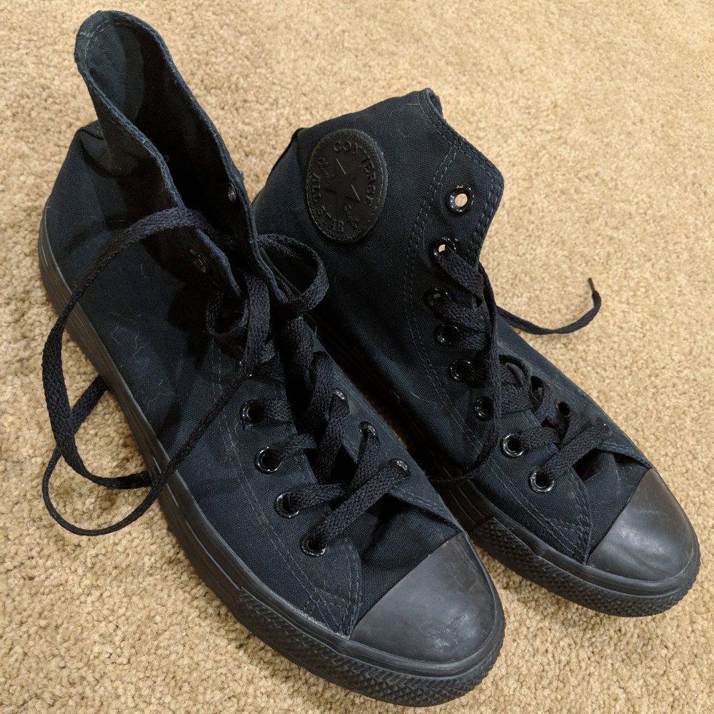 All Black Converse Shoes tag size 8.5